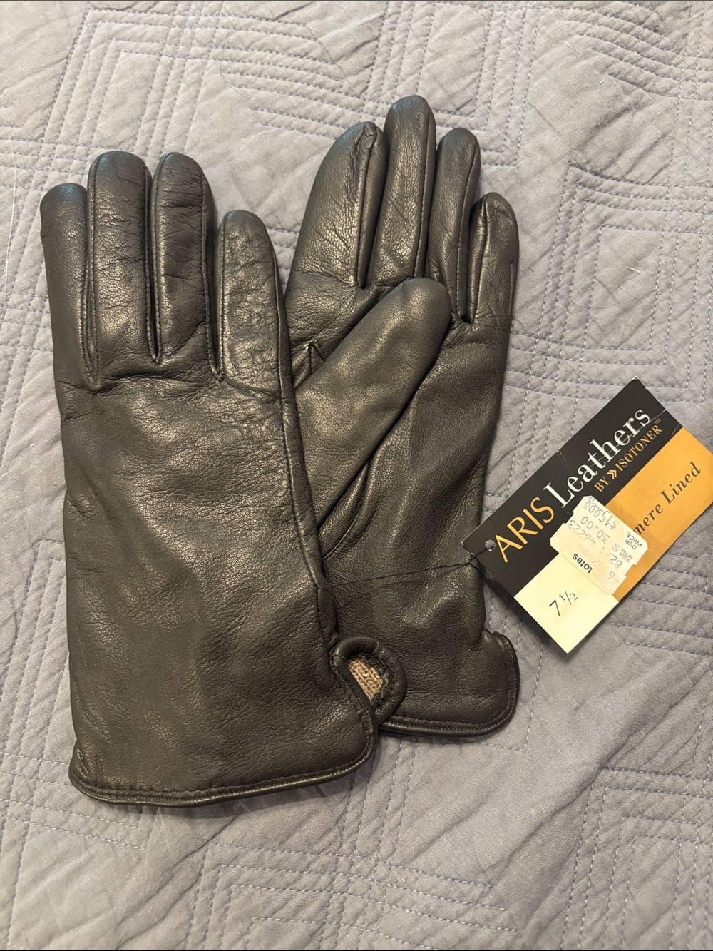 NWT isotoner Black Leather Women’s Gloves - Smooth Classic Style